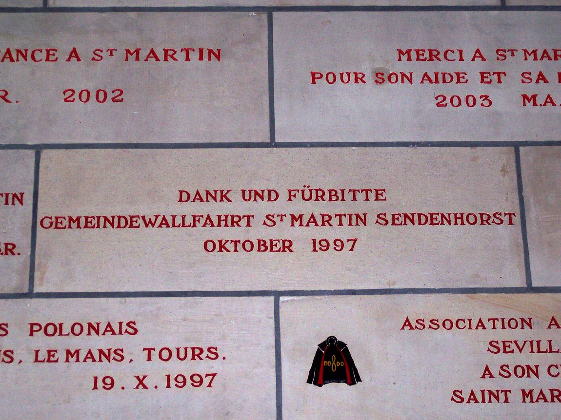 Pilger-Gedenktafel in der Basilika von Tours